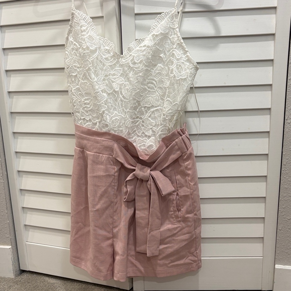 Love Tree women’s White Lace Top with Pink Shorts Romper size small